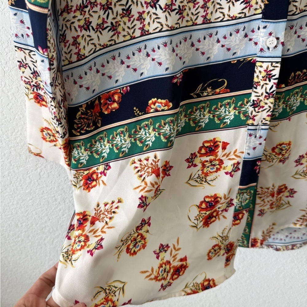 Vici Printed Satin Button Down Tunic Small - image 4